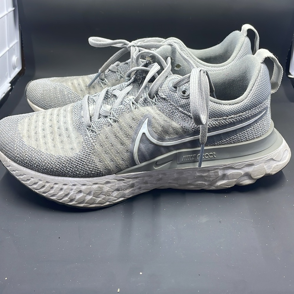 Nike women’s tennis shoes - Picture 2 of 11
